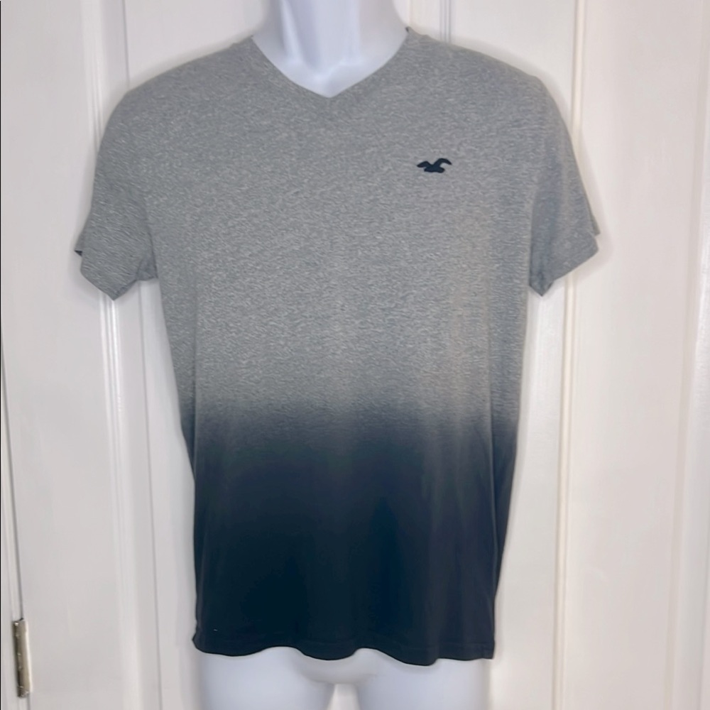 Hollister Men's Gray and Black V-Neck Shirt